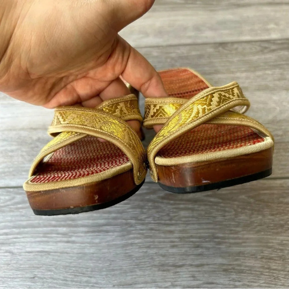 Vintage LM Gold Wooden Hand  Tooled Heel Slipper Sandals - Picture 5 of 14